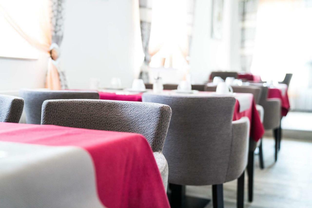 Pension & Restaurant La Amalia Savanyúkút Kültér fotó