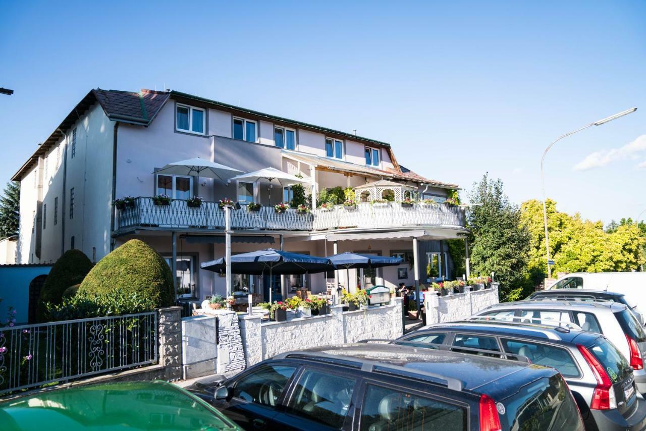 Pension & Restaurant La Amalia Savanyúkút Kültér fotó
