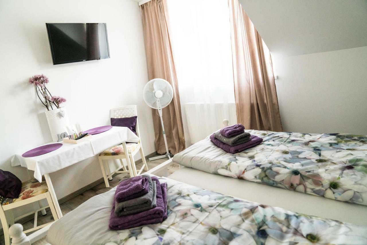 Pension & Restaurant La Amalia Savanyúkút Kültér fotó