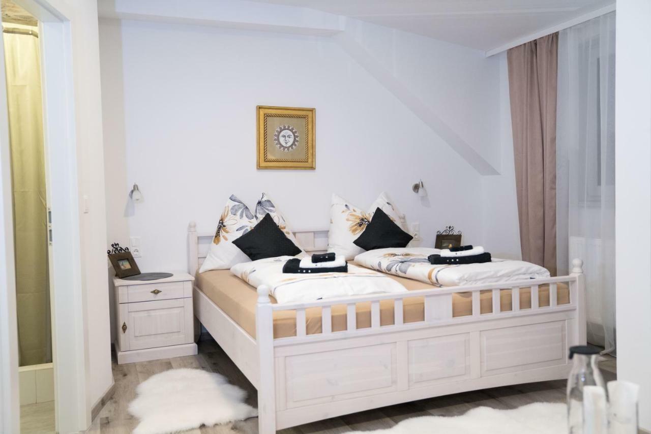 Pension & Restaurant La Amalia Savanyúkút Kültér fotó