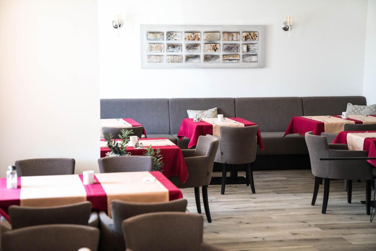 Pension & Restaurant La Amalia Savanyúkút Kültér fotó