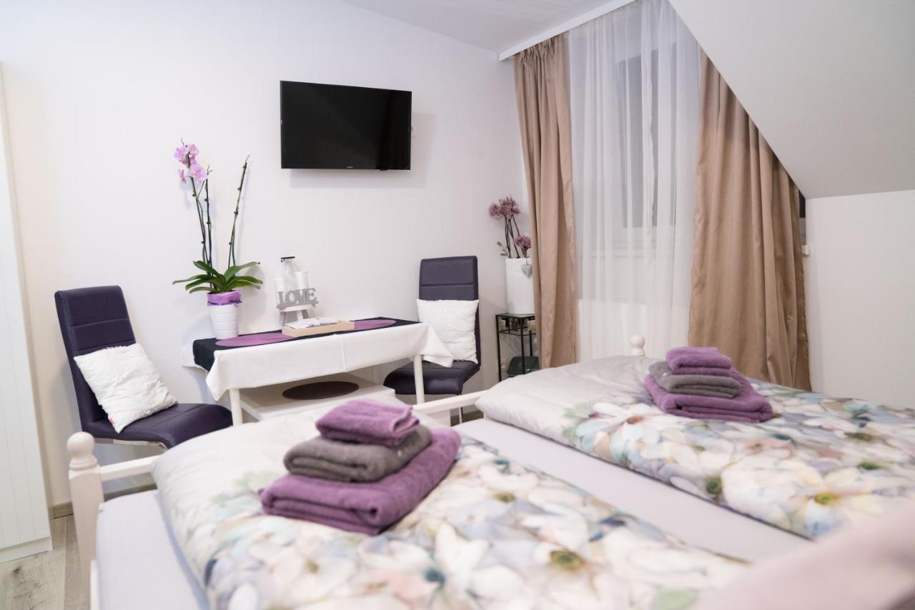 Pension & Restaurant La Amalia Savanyúkút Kültér fotó